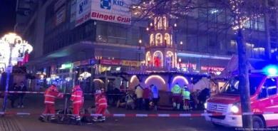Li Almanyayê otomobîlekî da nav bazarekî Noelê û gelek kes mirin û hejmarek kes  jî birîndar bûn