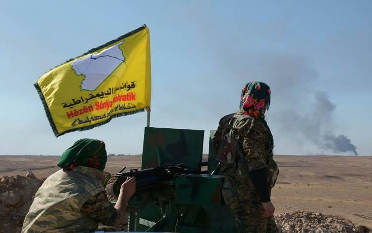 Çekdarên DAIŞê li Dêrezorê êriş kir