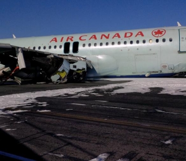 فڕۆکەیەكی کەنەدی ئاگری گرت