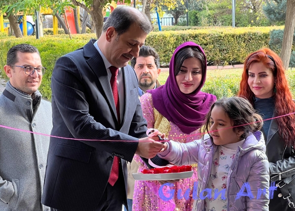 هێلین ئەحمەد یەكەمین پێشانگەی تایبەتی شێوەكاری خۆی كردەوە