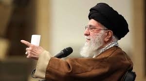 خامنئي يتوعد القواعد الأميركية في سوريا