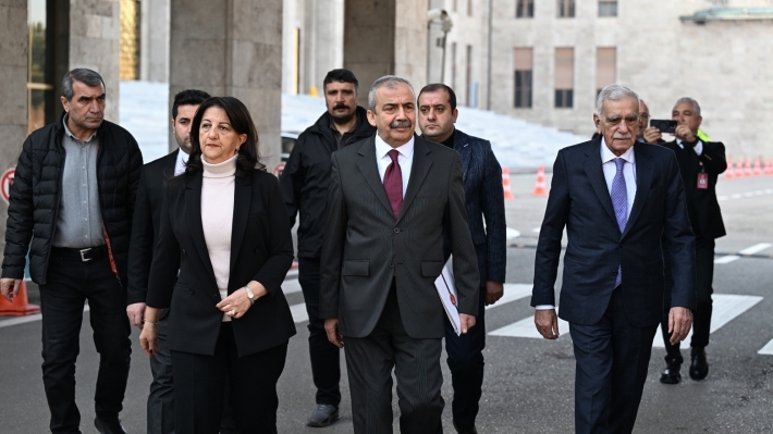 Şandeya DEM Partiyê serdana Selahedîn Demîrtaş dike