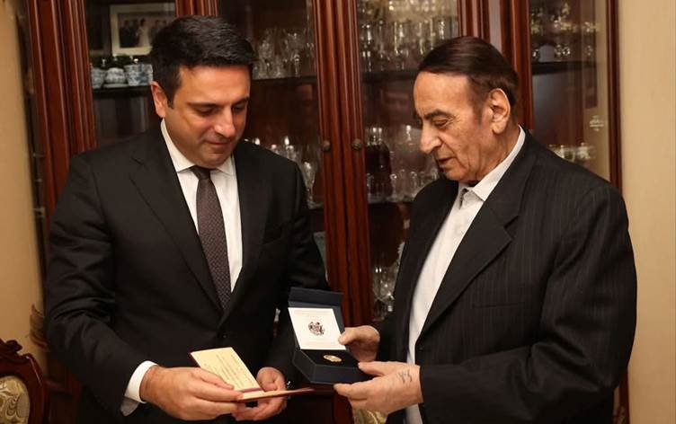 ERMENISTAN - Parlamenterê Kurd Kinyazê Hemîd Xelata Dewletê wergirt