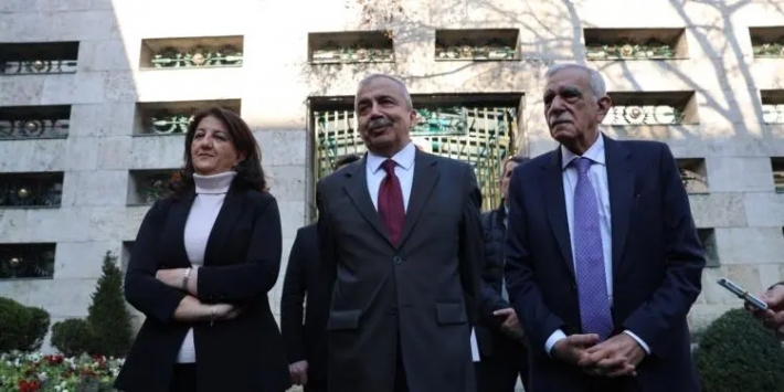 للمرة الثانية خلال شهر.. وفد من DEM Party يزور أوجلان في إيمرالي