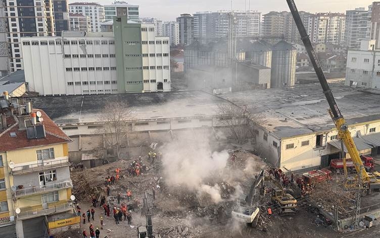 Konya- Li avahiya rûxiyayî xebatên rizgarkirinê berdewam dikin