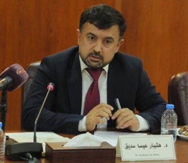 د. هشیار عیسا سەدیق  پسپۆڕ و تایبەتمەند لە نەشتەرگەری گشتی:     لە سنووری پارێزگای دهۆك 2213 پزیشكمان هەیە، نزیكەی 700 پزیشكیان پسپۆڕن و ئەگەر بواریان بۆ بڕەخسێت باشترین خزمەت پێشكەشی هاووڵاتیان دەكەن   