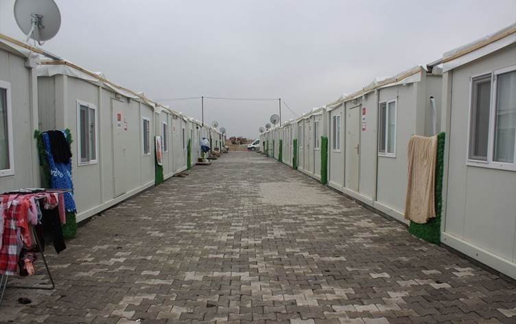 Şaredarê Semsûrê: 56 hezar kes di konteyneran de dijîn