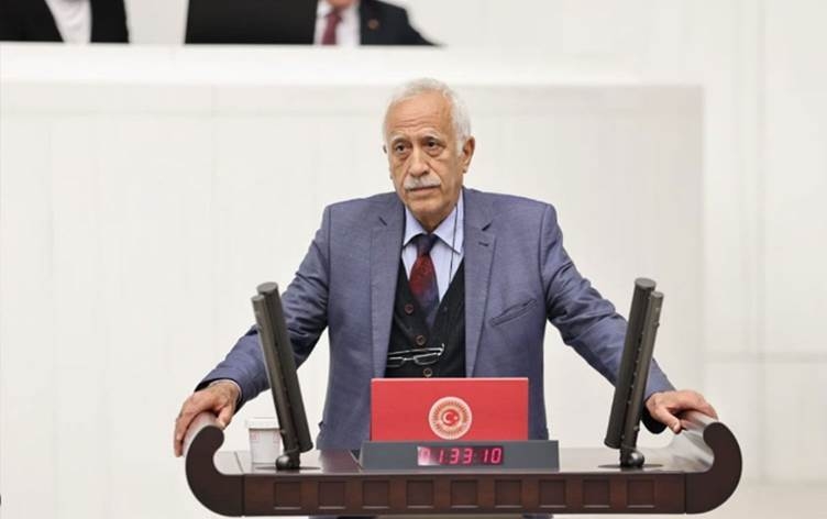 Parlamenterê DEM Partiyê: Divê Kurdî bibe zimanê fermî