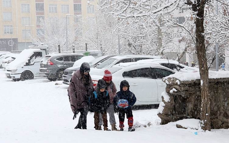 Ji ber berfê li 9 parêzgehan dibistan hatin girtin