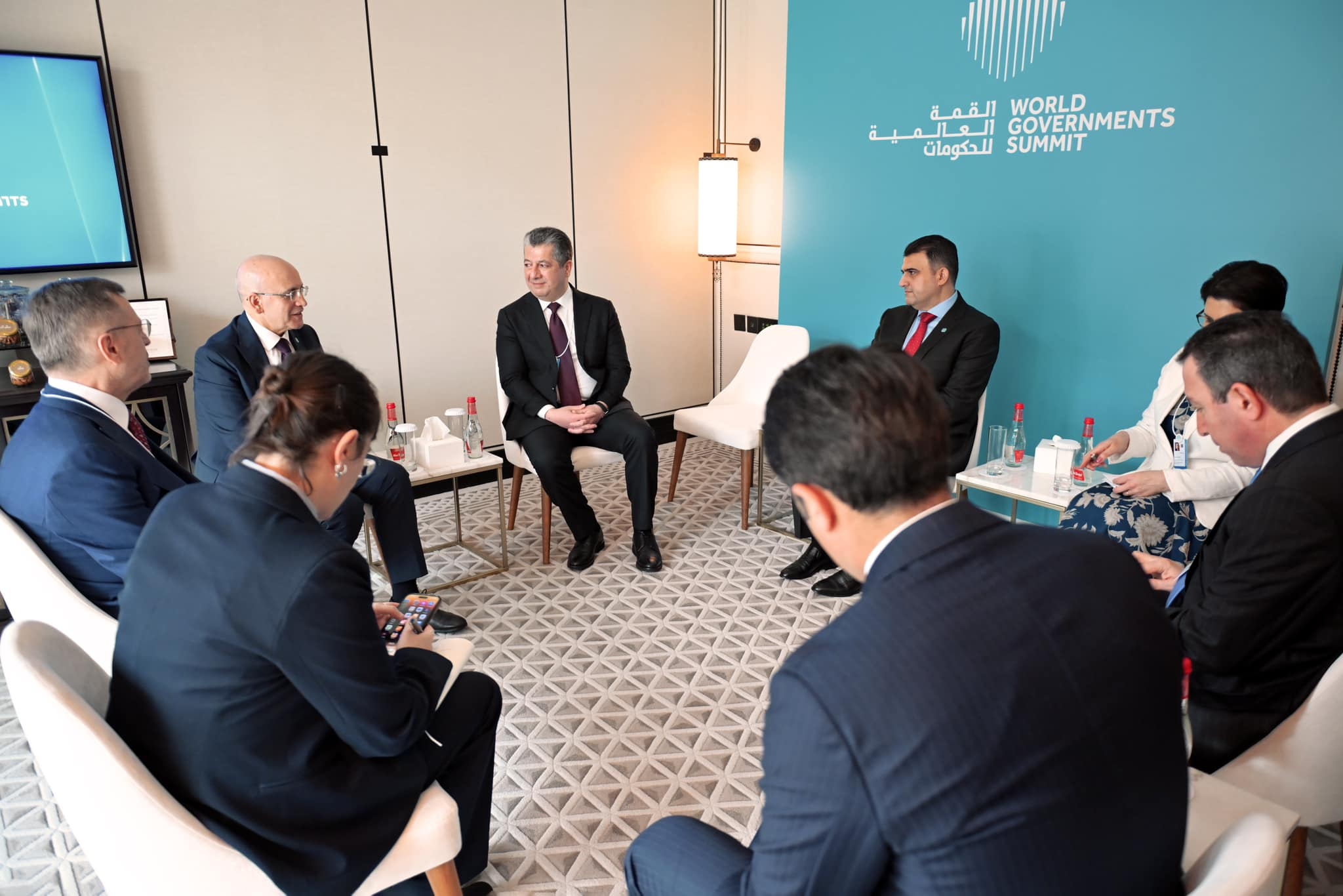 Mesrûr Barzanî û Mehmet Şîmşek hinardekirin petrola Kurdistanê guftûgo dikin