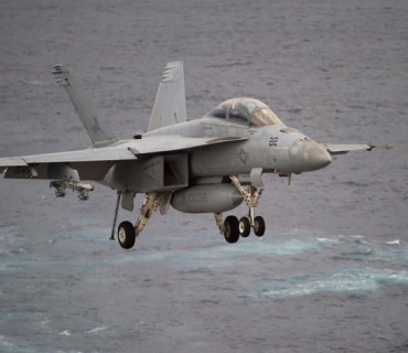 فڕۆکەیەکی جەنگی ئەمریکی لە سان دیێگۆ کەوتە خوارەوە.