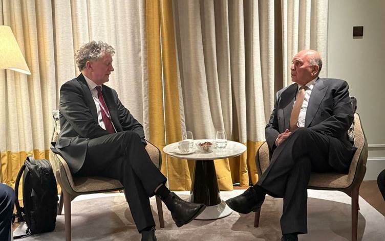 فؤاد حسين: العراق بدأ باستلام مجموعة إرهابيين عراقيين من سوريا