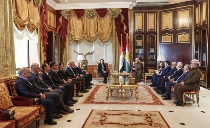 روائي كوردي: لا يمكن كوردستانياً القفز فوق الدور المرجعي للقائد الكوردي مسعود بارزاني