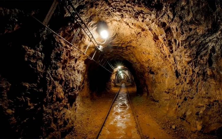 Li Maliyê kanzaya zêran hilweşiya û 48 kes tê de mirin