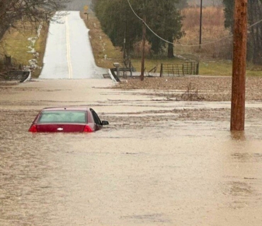 لە ئەنجامی زریان و لافاو لە ئەمریکا ١٠ کەس گیانیان لەدەستدا