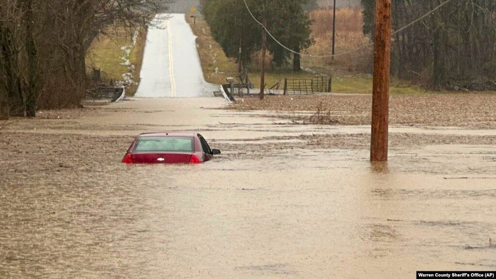 لە ئەنجامی زریان و لافاو لە ئەمریکا ١٠ کەس گیانیان لەدەستدا