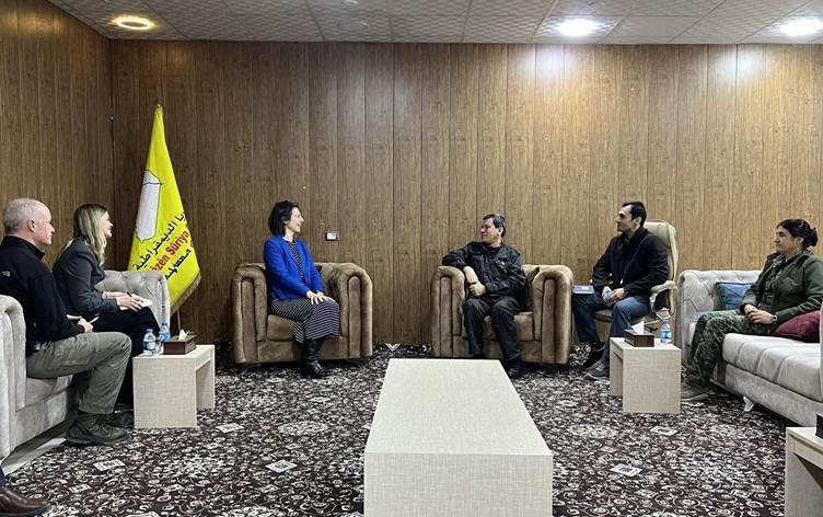 Şandeyeke bilind a Brîtanyayê çû Rojavayê Kurdistanê