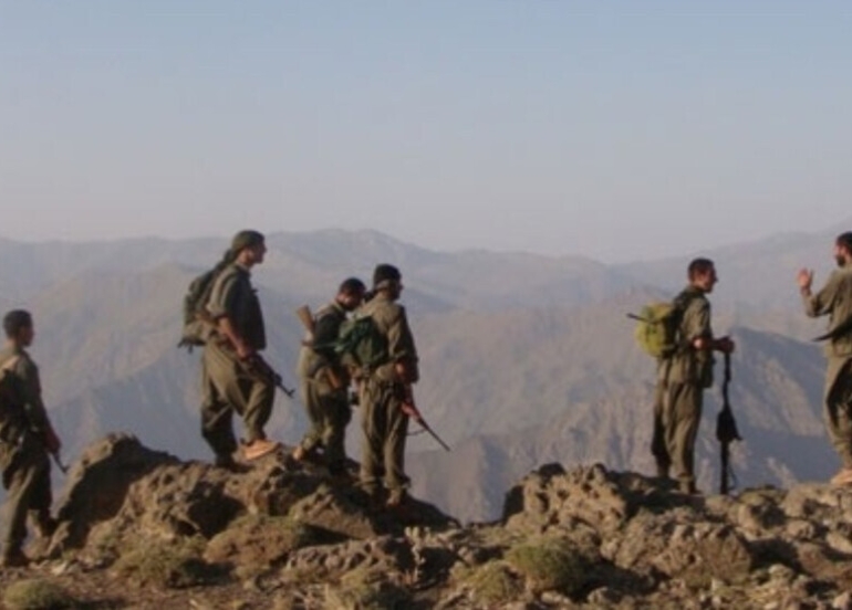 په‌كه‌كه‌ له‌ نێوان ئاشتی و شه‌ڕدا .