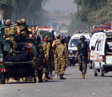 بەهۆی تەقینەوەی خۆکوژی له ناوەندی ئایینی له پاکستان 6 که س کوژران