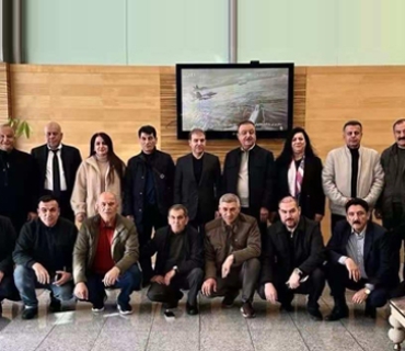 شــــاندێکی پارتی دیموكراتی كوردستان بە سەرۆکایەتی  د. هێمن هەورامی ئەندامی مەکتەبی سیاسی پارتی دیموکراتی کوردستان بەرەو وڵاتی چین بە ڕێکەوت