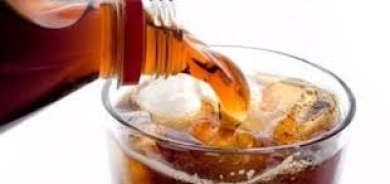 كم تقتطع علبة المشروب الغازي الواحدة من عمرك؟ دراسة تجيب