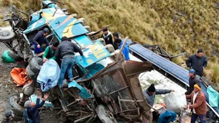 Li Bolîvyayê otobûs û mînîbûsekî li hevdan: 25 kes mirin, 26 kes birîndar bûn