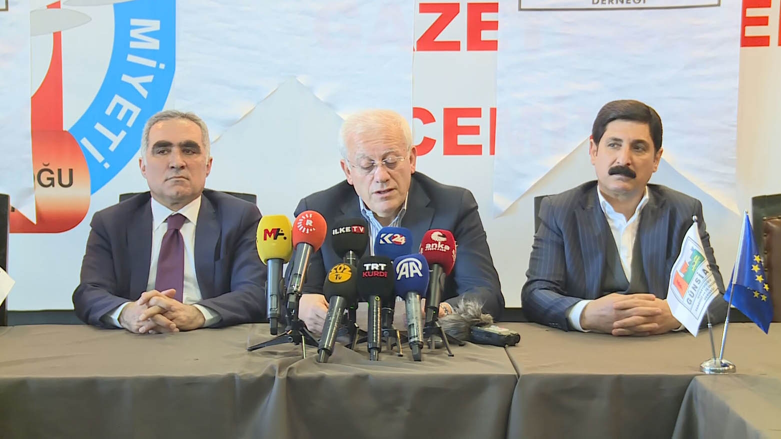 Şah Ismail Bedirhanoglu bizavên Serok Barzanî bo qonaxa aştiyê bilind dinirxîne