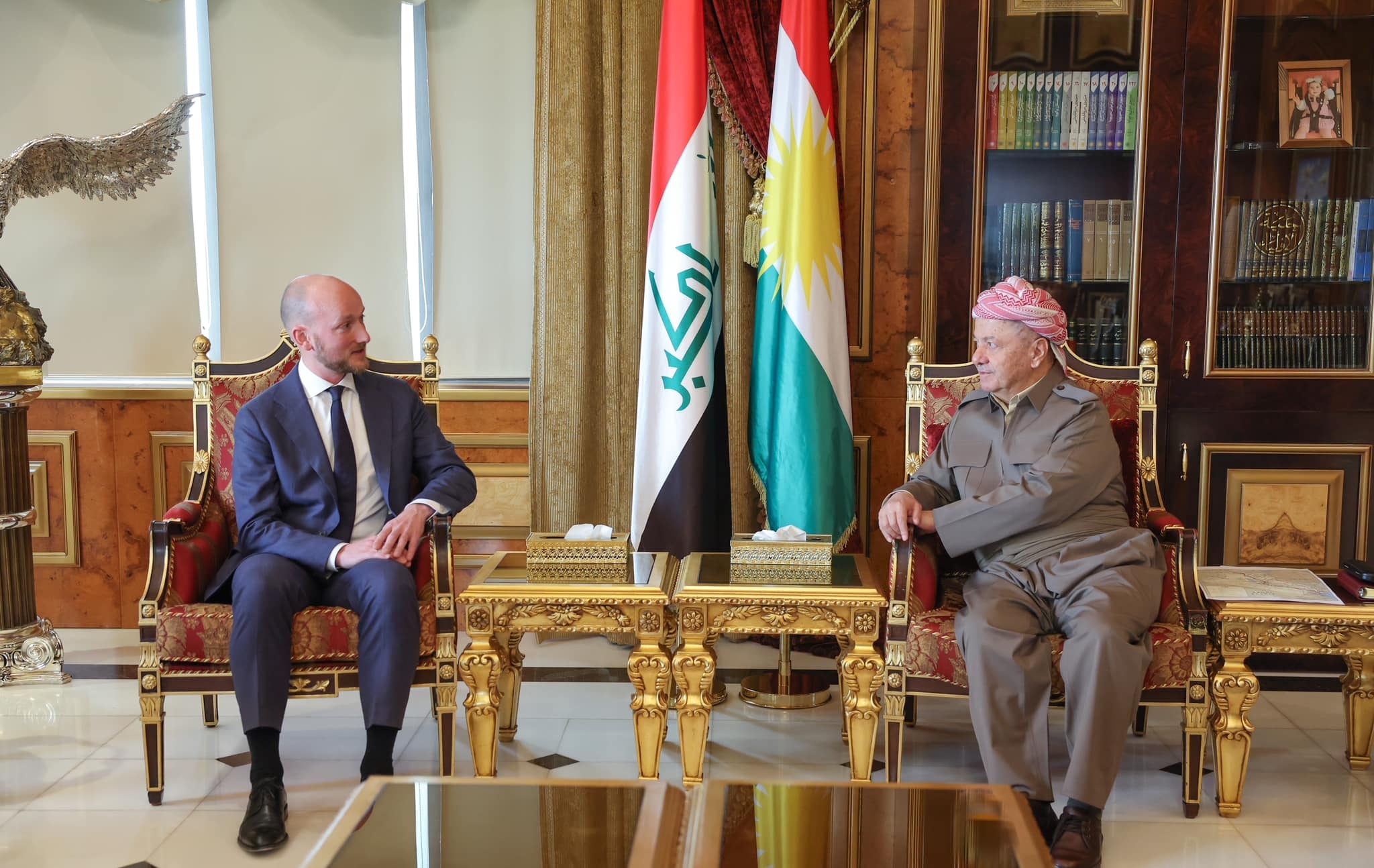 لـــە سەلاحەددین سەرۆك مەسعود بارزانی پێشوازی لە بەڕێز ئادریان ئایسڵستێین كونسوڵی گشتیی هۆڵەندا لە هەولێر كرد.