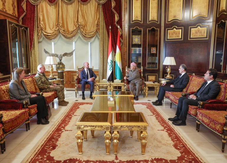 لـــە سەلاحەددین سەرۆك مەسعود بارزانی پێشوازی لە بەڕێز ئادریان ئایسڵستێین كونسوڵی گشتیی هۆڵەندا لە هەولێر كرد.