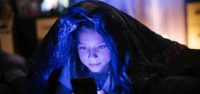 «أوقات الشاشة الإلكترونية» الكثيرة تؤثر سلباً على نفسية المراهقين