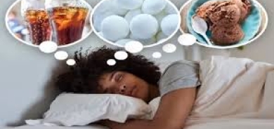 احذر... أطعمة ومشروبات تبقيك مستيقظاً طوال الليل