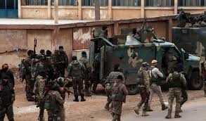 اشتباكات دامية في الساحل السوري... و«حظر تجوال» في طرطوس وحمص واللاذقية