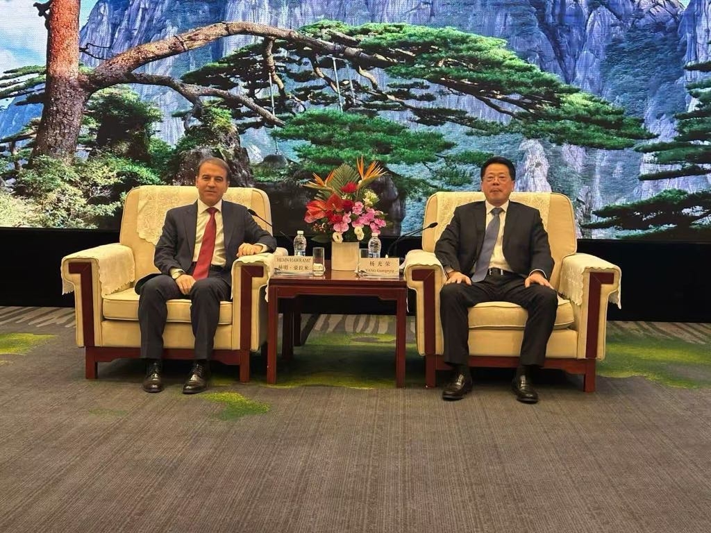 شاندی  پارتی دیموکراتئ کوردستان كۆبوونه‌وه‌یه‌كی   لەگەڵ جێگری سەرۆکی ئەنجومەنی نوێنەرانی هەرێمی ئانهۆی چین ئەنجامدا