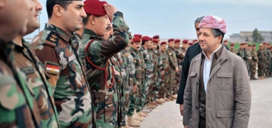 سەرۆکی حکوومەتی هەرێمی کوردستان لە سنووری میحوەری پێنجی ڕۆژئاوای کەرکووک لەگەڵ ژمارەیەک لە پێشمەرگە و جووتیارانی ناوچەکە بەربانگ دەکاتەوە.