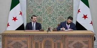 الشرع يوقع الإعلان الدستوري لسوريا