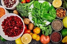 ما أبرز الأطعمة لرؤيةٍ أفضل والوقاية من أمراض العين؟