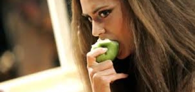 مناعتك تدفع الثمن... احذر الطعام النيء وغير المغسول لهذه الأسباب