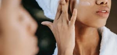 من ألزهايمر إلى الاكتئاب والسرطان... كيف تؤثر بشرتك على صحتك؟