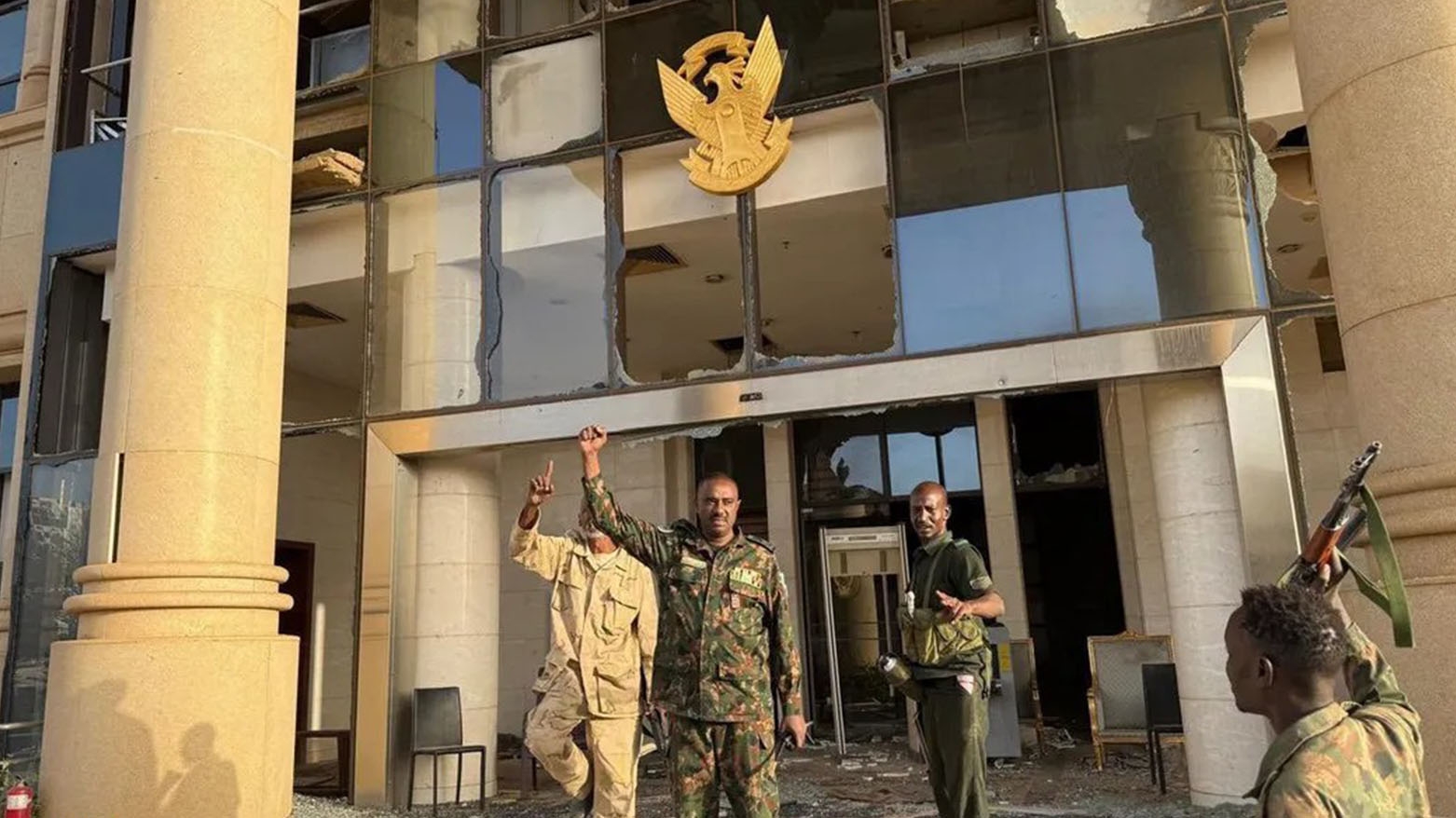 الجيش السوداني يستعيد القصر الجمهوري في الخرطوم