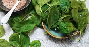 هل تساعدنا السبانخ النيئة على الحد من تناول الوجبات الخفيفة؟