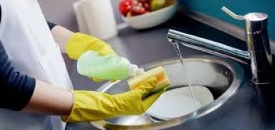 «جنة البكتيريا»... هل إسفنجة المطبخ مضرة بالصحة؟