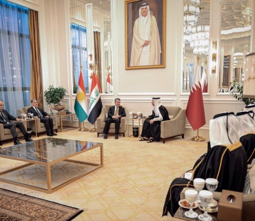 مەسرور بارزانی، سەرۆکوەزیرانی هەرێمی کوردستان گەیشتە دەوحە و لەگەڵ سەرۆکوەزیران و وەزیری دەرەوەی قەتەر کۆبووەوە.