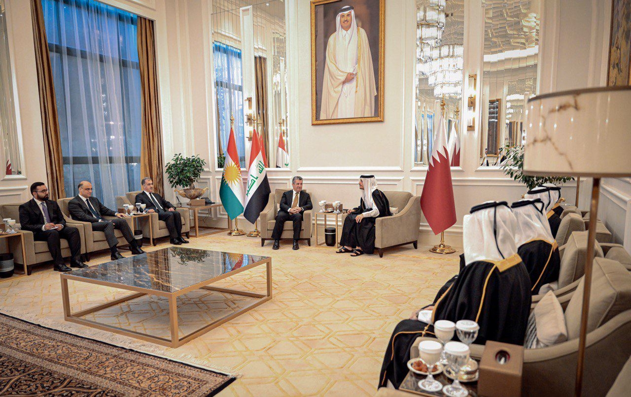 مەسرور بارزانی، سەرۆکوەزیرانی هەرێمی کوردستان گەیشتە دەوحە و لەگەڵ سەرۆکوەزیران و وەزیری دەرەوەی قەتەر کۆبووەوە.