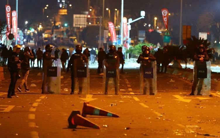 Li Stenbolê 43 kes hatin desteserkirin: 'Heqaret li malbata Erdogan kirine'