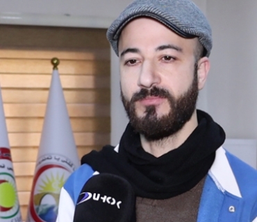 دڵشاد یونس  ئەندازیاری كارەبا لە ڕێڤەبەریا گشتیی كارەبای زاخۆ  دەبێت هەڵمەتی هۆشیاركردنەوە دەست پێبكەین  بۆ ئەوەی هاوڵاتی بزانێت چۆن مامەڵە لەگەڵ پڕۆژەی ڕووناكی دەكات