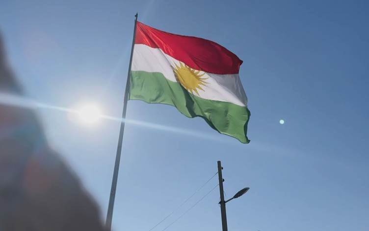 Medyaya artêşa Îranê bêrêzî li Alaya Kurdistanê kir