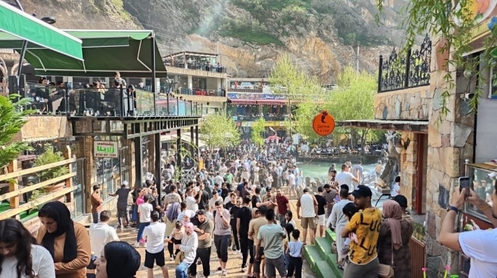 آلاف السواح يتوافدون على إدارة سوران المستقلة