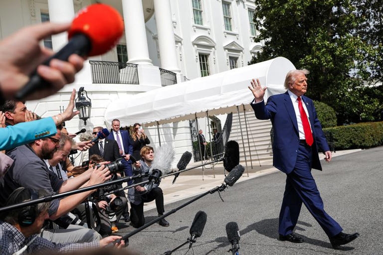 رسوم ترامب الجمركية تربك العالم وتعاقب الفقراء بطريقة حسابها