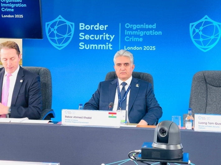 Rêbar Ehmed di Lûtkeya Ewlekariya Sînoran li Londonê: Piraniya penaberan ji ber nearamî, milîs û çekdarên PKKê li Şingal û Deşta Nînowa venegeriyane