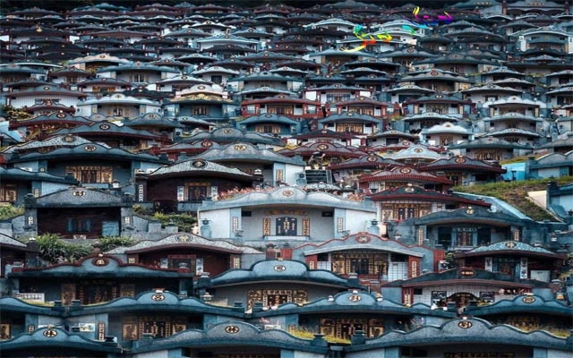 دیمەنە سەیرەكان، گۆڕستانی سەیر